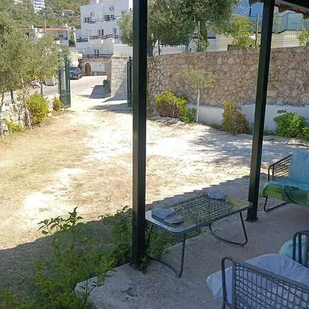 Greengate Hostel *