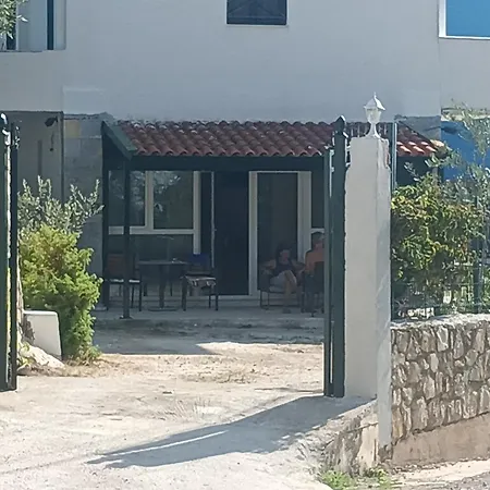 Greengate Hostel Gjilek